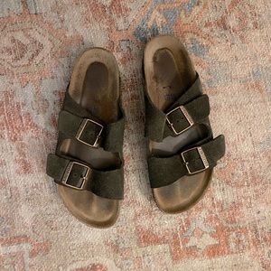 Birkenstock’s size 9